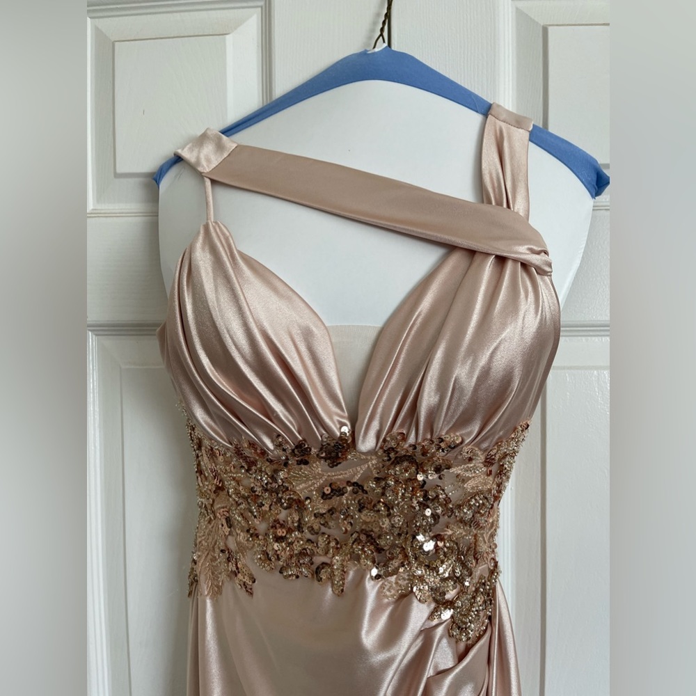 Champagne Maid of Honor or Bridesmaid dress satin gold detail, size 6 with train